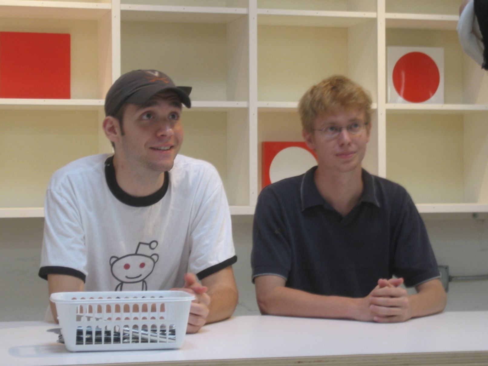 Alexis Ohanian and Steve Huffman sitting at a white table